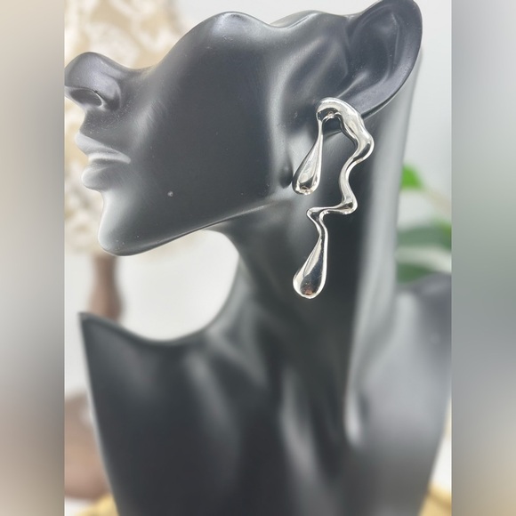 Modern Abstract Silver Drop Earrings – Statement Sculptural Design - Picture 1 of 10